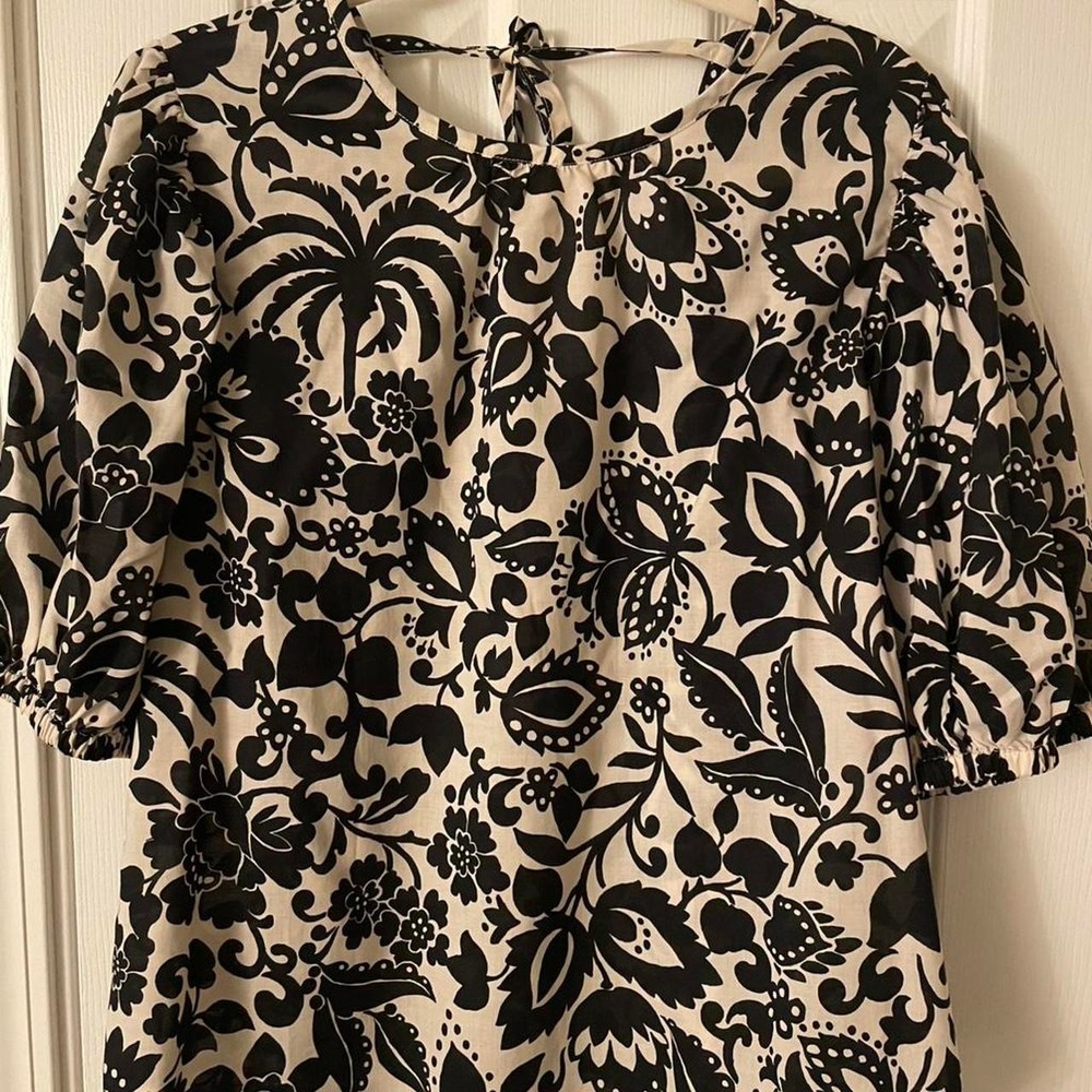 Ann Taylor floral blouse L